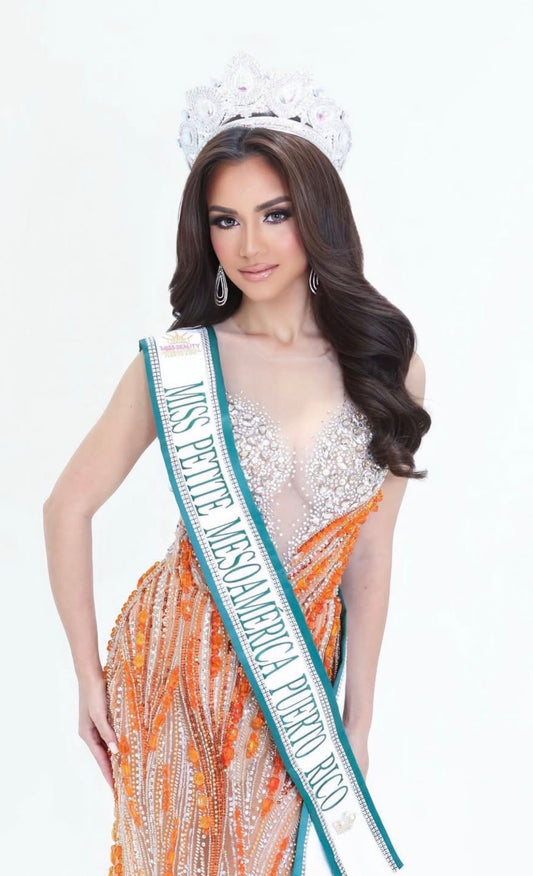 Vestido de Noche de Competencia – Diseño de Junior Quero | Usado en Miss Petite Mesoamérica Puerto Rico